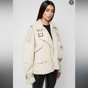 Oversized Plush Biker Jacket
Manière De Voir